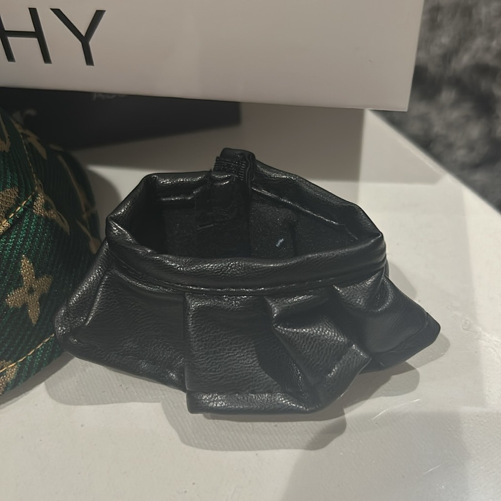 Fashion Jewelry Green and Black Hosiery Accessories - Picture 4 of 4